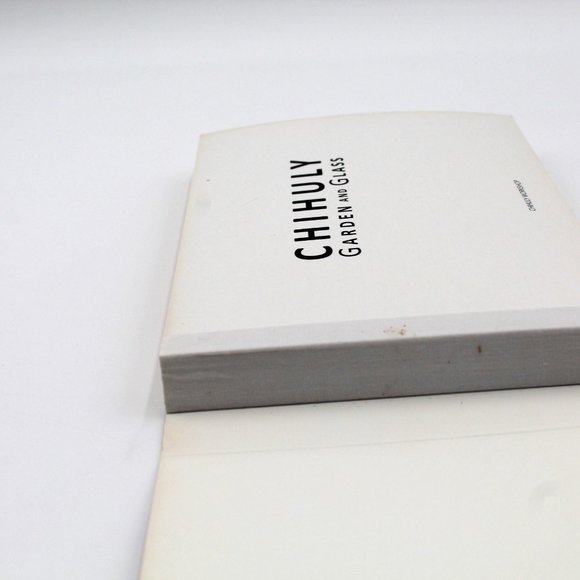 Chihuly Garden and Glass Book With 32 Full Color Post Card ~ Brand New 2016 - Picture 5 of 7